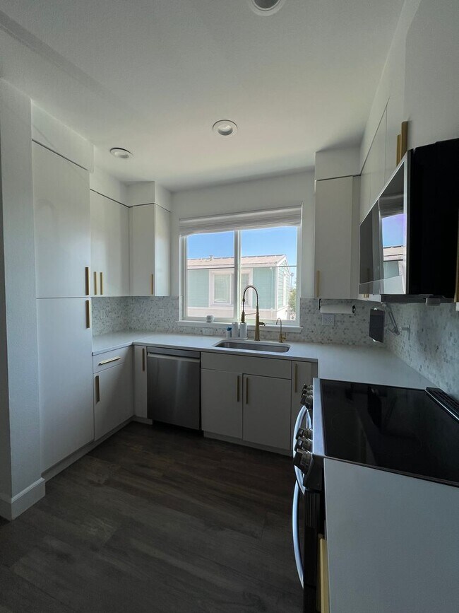 Building Photo - Coastal Living at Pleasure Point - Stunnin...