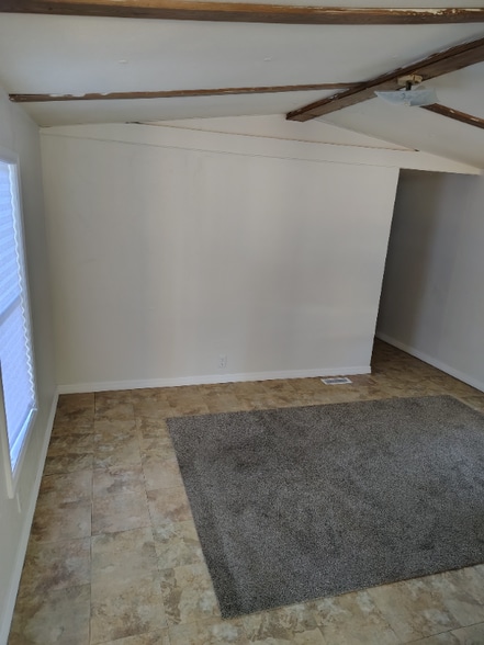 Building Photo - 120 SE Mink Gln