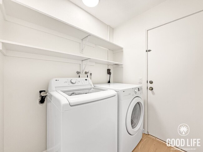 Building Photo - Freshly Remodeled 3B/2BA W/ Fenced Yard & Attached Garage!