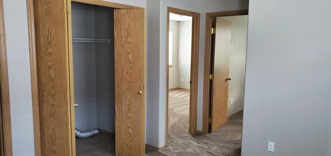 Building Photo - 3 Bedroom 2.5 Bath Home In Eagle Ridge - A...