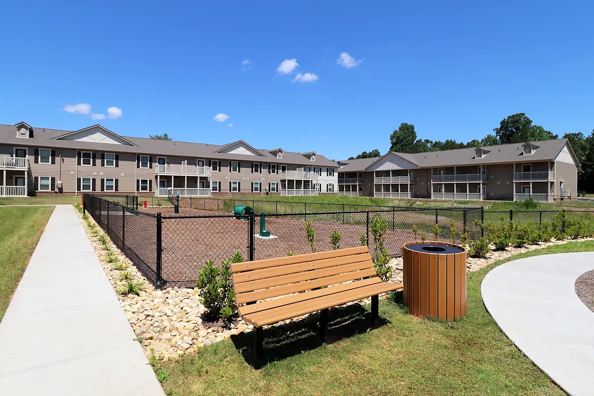 Building Photo - 610 Universal Dr
