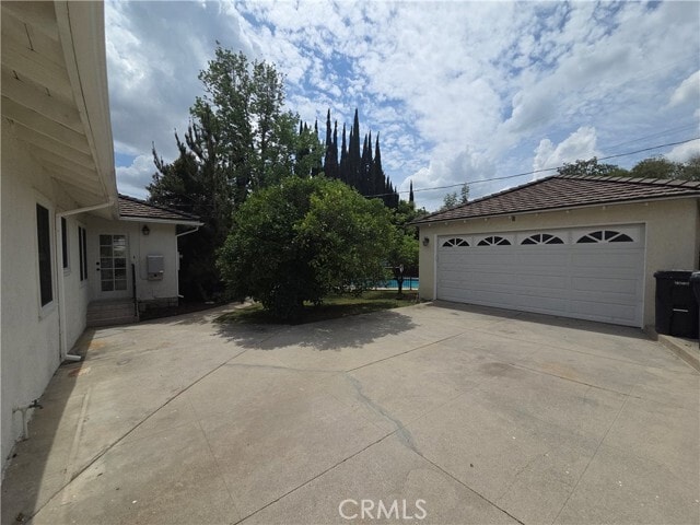 Building Photo - 1347 Vandyke Rd