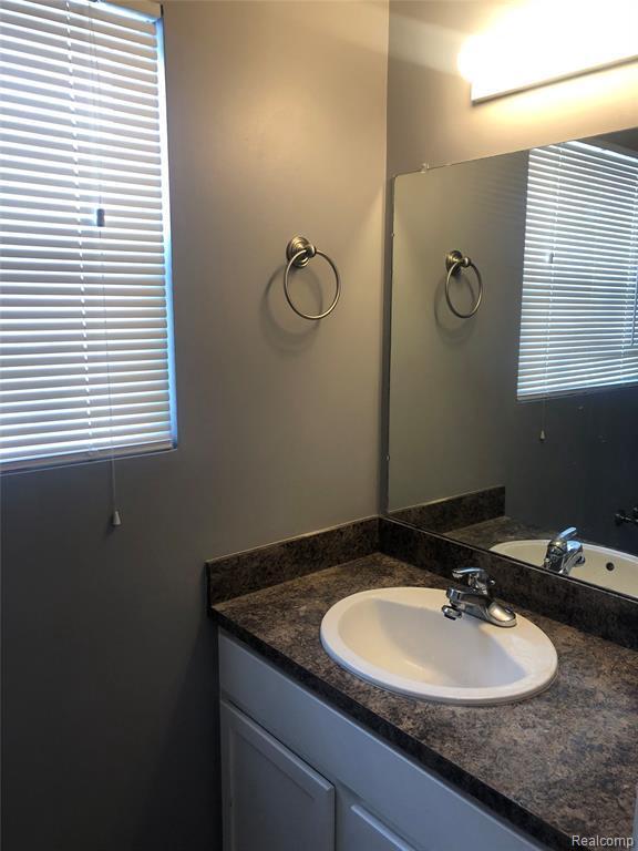 Building Photo - 234 Stonegate E