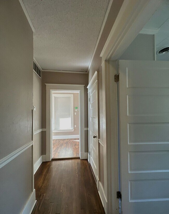 Building Photo - Gorgeous 4 Bedroom Home Now Available!!