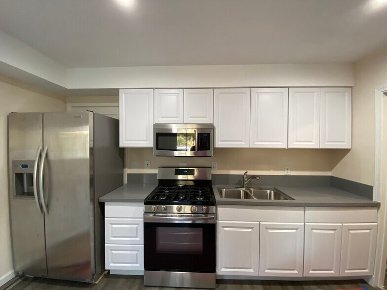 Building Photo - 4058 Garden Ave