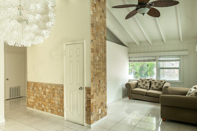 Building Photo - 205 Coral Rd