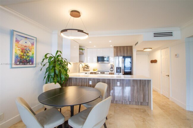 Building Photo - 3725 S Ocean Dr