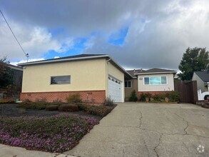 Building Photo - Spacious Newly Remodeled 3 Bedrooms and 2 ...