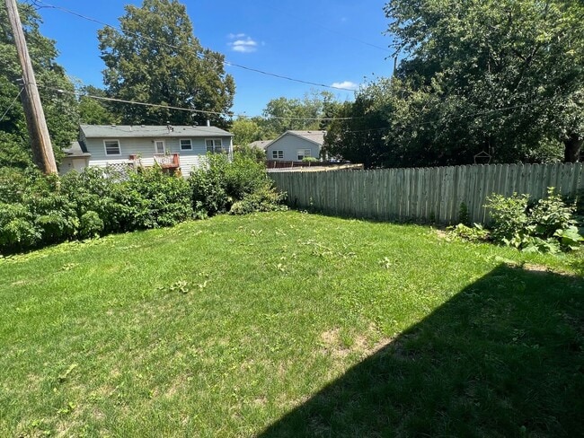 Building Photo - 3 Bedroom Ranch in Southwood - Available S...