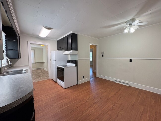 Building Photo - 2 Bedroom, 1 Bathroom House in High Point!