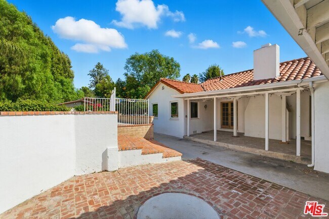 Building Photo - 10440 Johanna Ave