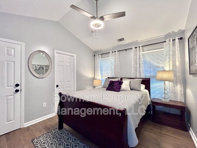 Building Photo - 255 Camelot Dr