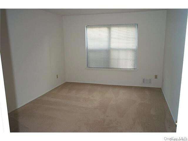 Building Photo - 39 The Knolls