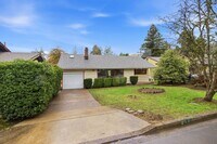 Building Photo - 3 Bedroom House in Southwest Eugene
