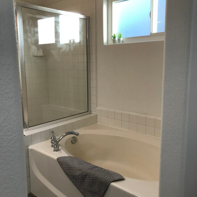 Building Photo - 2775 Stonebrook Cir