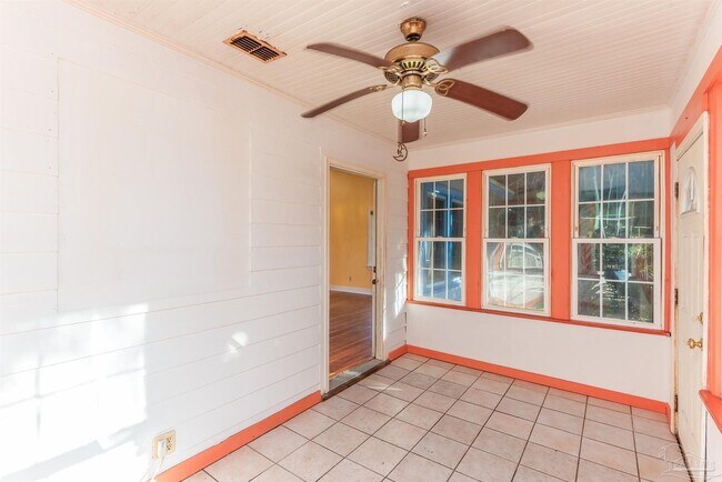 Building Photo - 418 Vancouver St