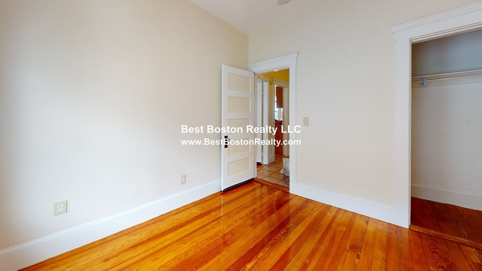 Building Photo - 93 Capen St