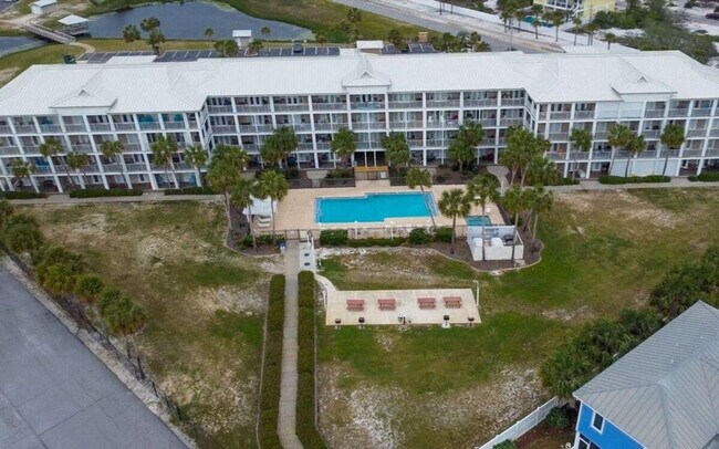 Building Photo - 572 E Beach Blvd