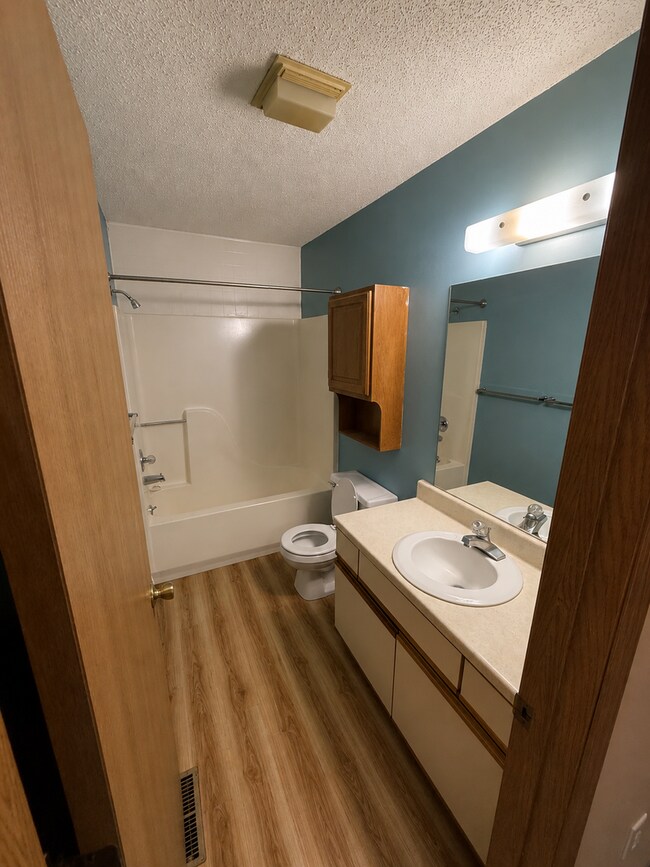 Building Photo - 4 Bedroom Westside Townhome | Great Location | Low-Maintenance Living