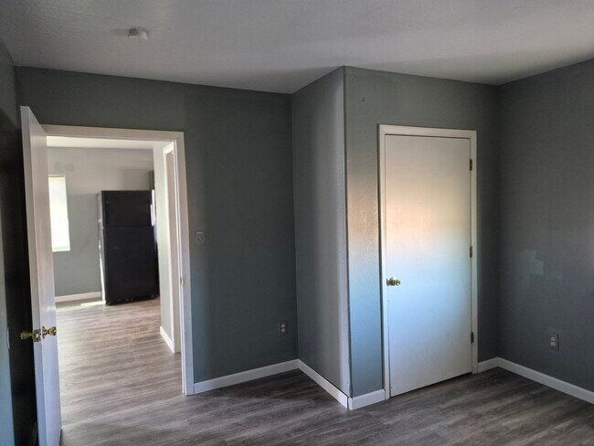 Building Photo - Pueblo Ave