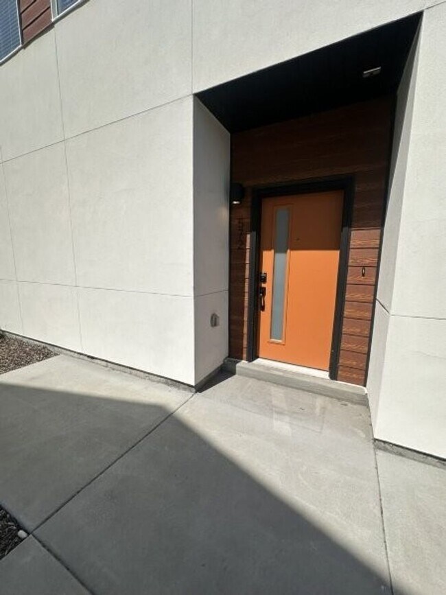 Building Photo - 572 E 3860 S