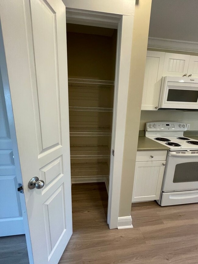 Building Photo - 15-1512 Dukes