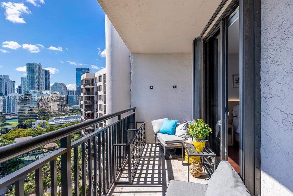 Building Photo - 540 Brickell Key Dr