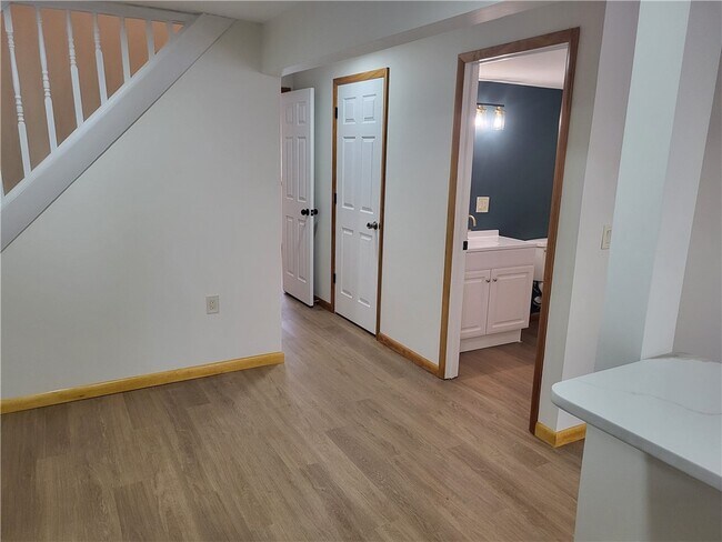 Building Photo - 4199 W Hill Rd