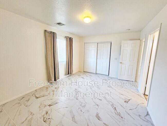 Building Photo - 600 San Lorenzo St