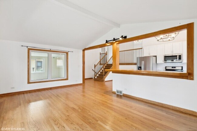 Building Photo - 403 E Lake Ave