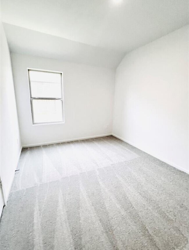 Building Photo - 22445 Mountain Pne Dr