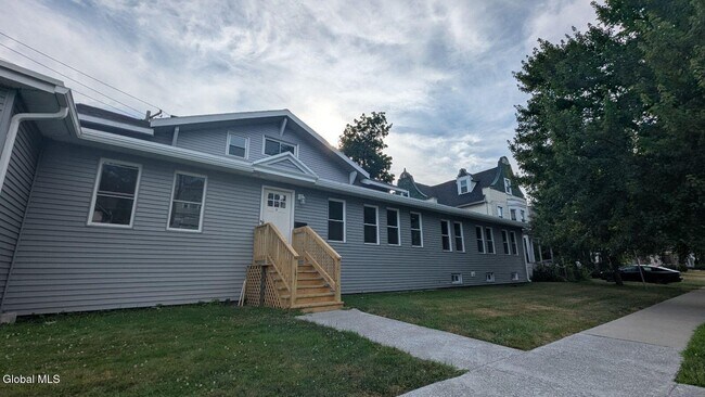 Building Photo - 4 Ten Eyck Ave