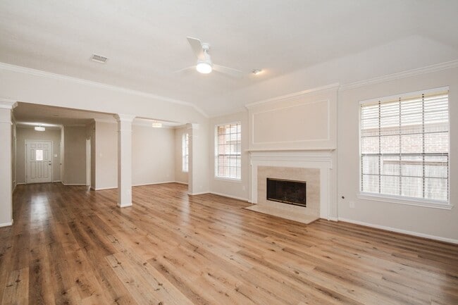 Building Photo - 10 Heathstone Pl