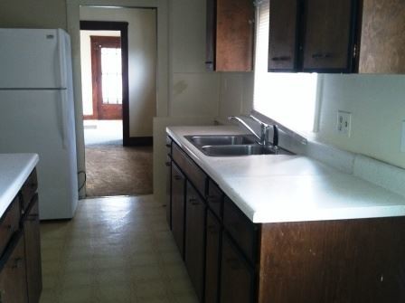 Building Photo - 653 Oakhill Ave