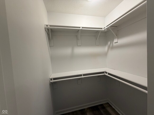 Building Photo - 4930 Elliott Ave