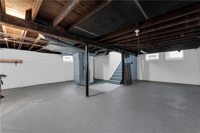 Building Photo - 5255 E 115th St