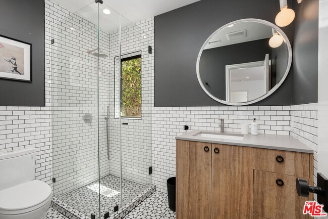 Building Photo - 321 Laurel Ave