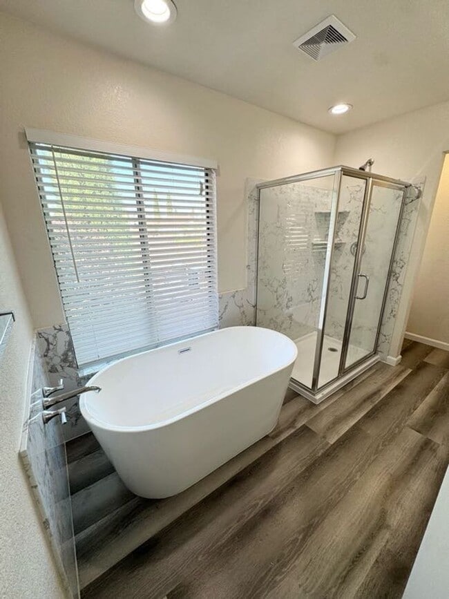 Building Photo - Freshly Painted 3 Bedroom + Loft in Desirable Elk Grove Neighborhood