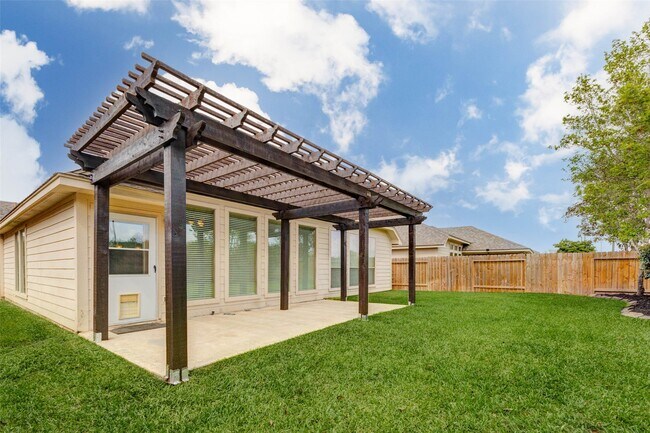 Building Photo - 25839 Riverside Creek Dr