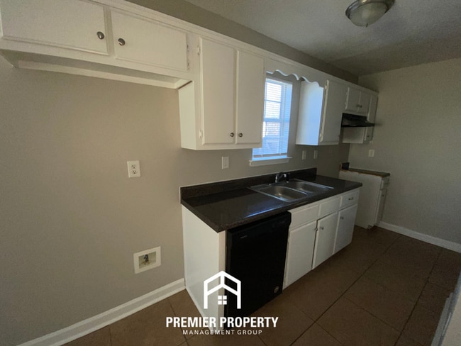 Building Photo - 4870 Royal Run Dr