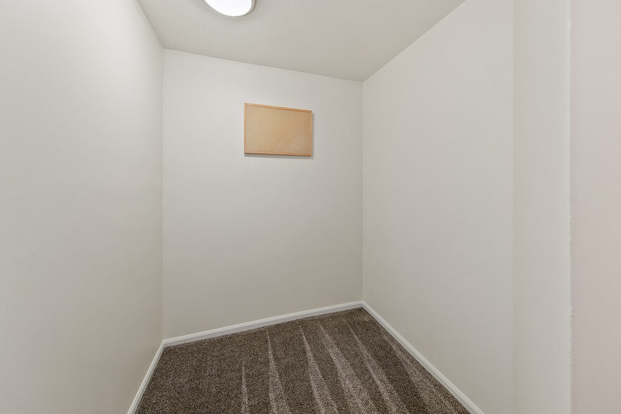 Building Photo - 2655 8th Ave W