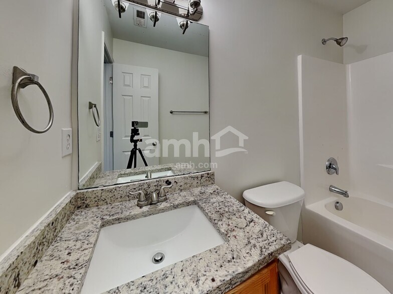 Building Photo - 1568 Pebble Ridge Dr