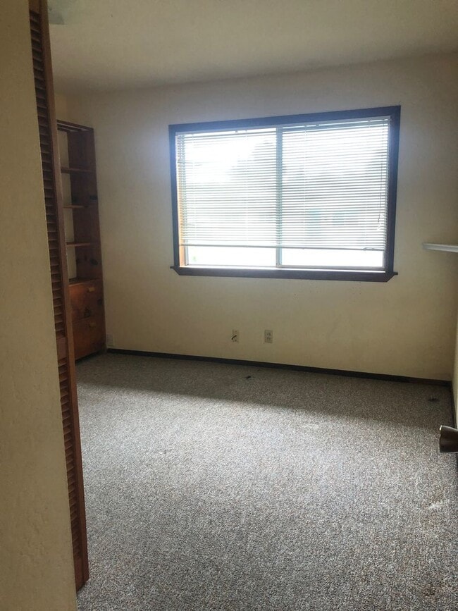 Building Photo - 1164 Madrone Way