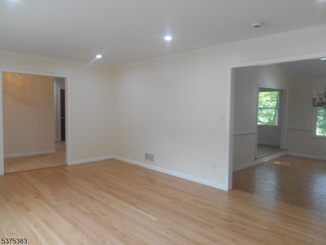 Building Photo - 4 Sage Dr