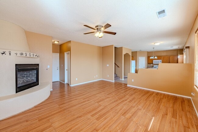 Building Photo - 10416 Rosefinch Dr NW