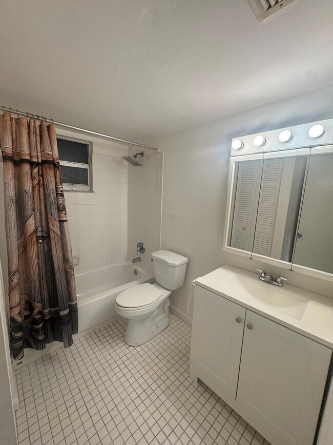 Building Photo - 500 Davis Rd