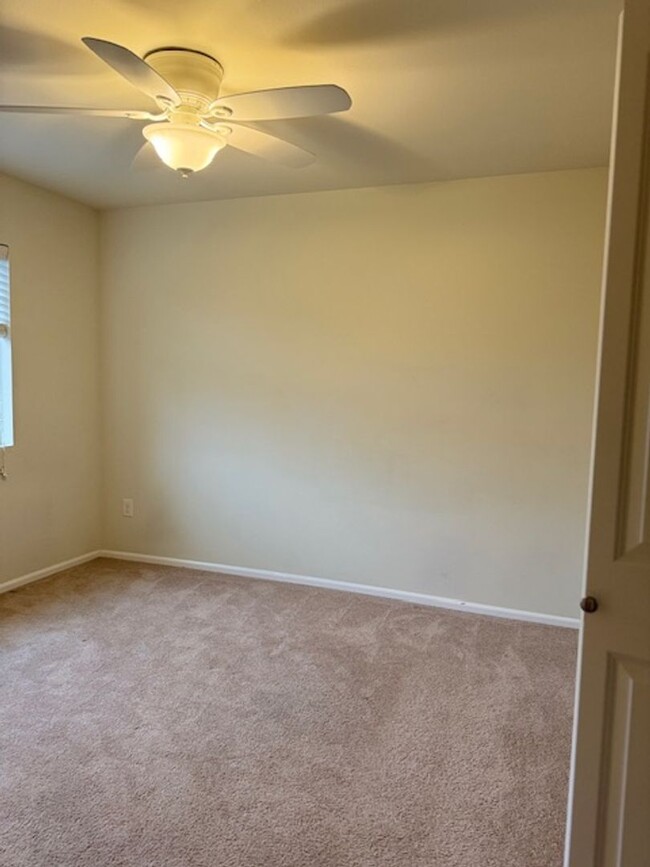 Building Photo - Move in Ready 3Br 2.5 Bath in Lacey with M...