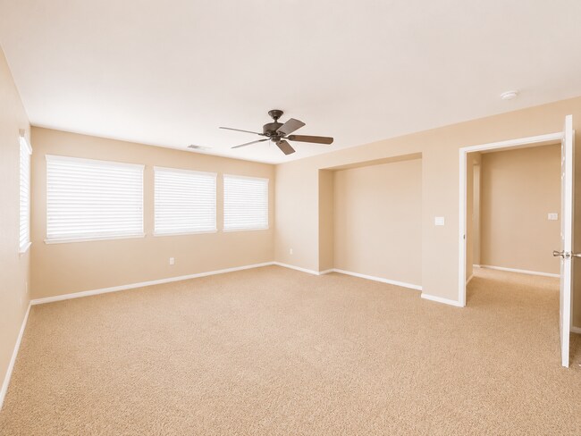 Building Photo - Beautiful Heritage Lake 3 Bedroom+ House for rent
