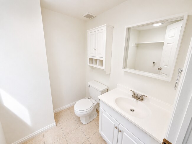 Building Photo - Spacious 5-Bedroom Sandy Home with Large Fenced Yard