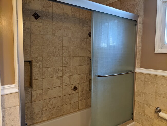 Building Photo - 907 Hooper Rd